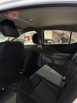 نيسان فيرسا